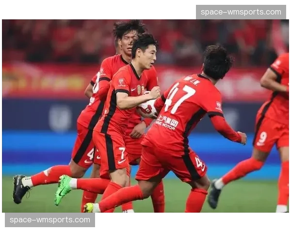 历史交锋：山东泰山对深圳队已保持联赛十场不败。